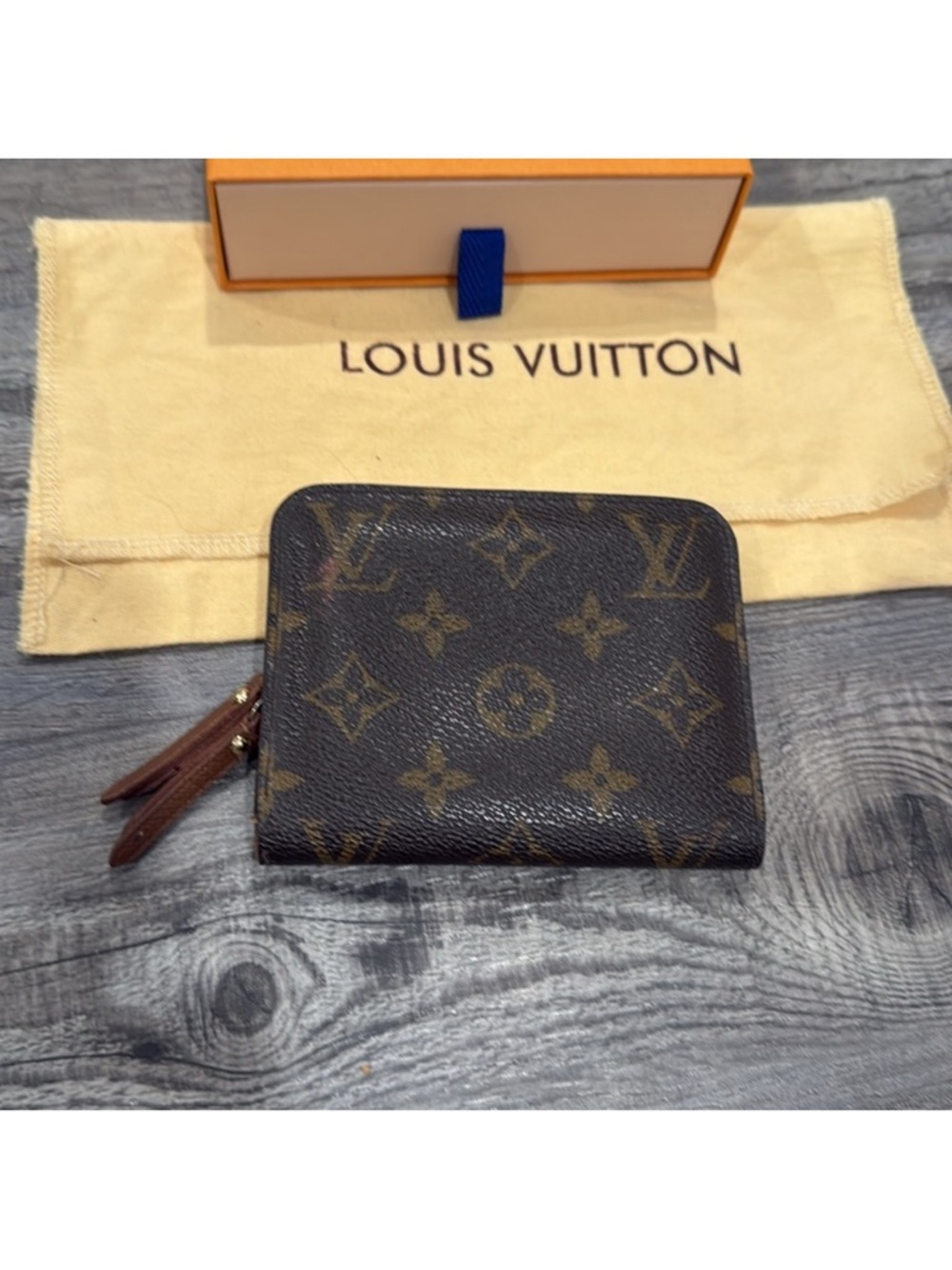 LOUIS VUITTON Mini “Insolite” Wallet in Monogram Canvas - Picture 3 of 14